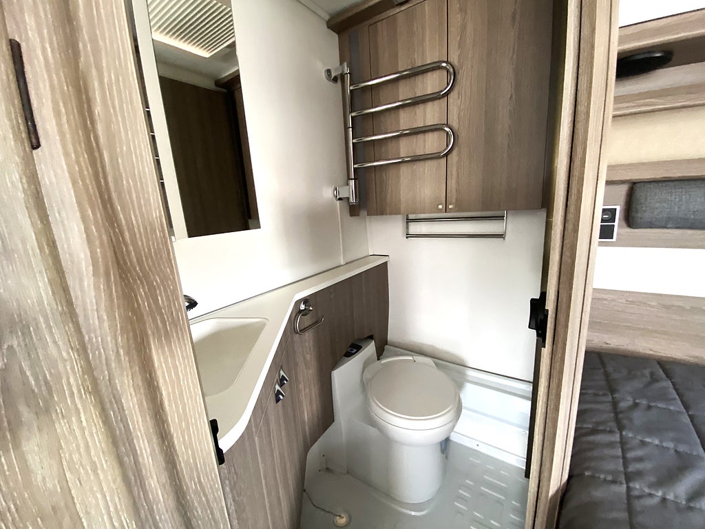 Kabe Royal 560 XL KS Förtält Markis m sidor