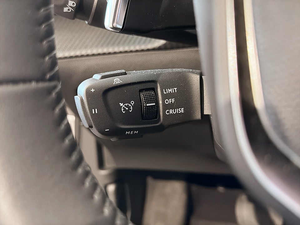 Bild på Peugeot 2008 Allure 1.2 PT 130hk Aut B-KAMERA CARPLAY