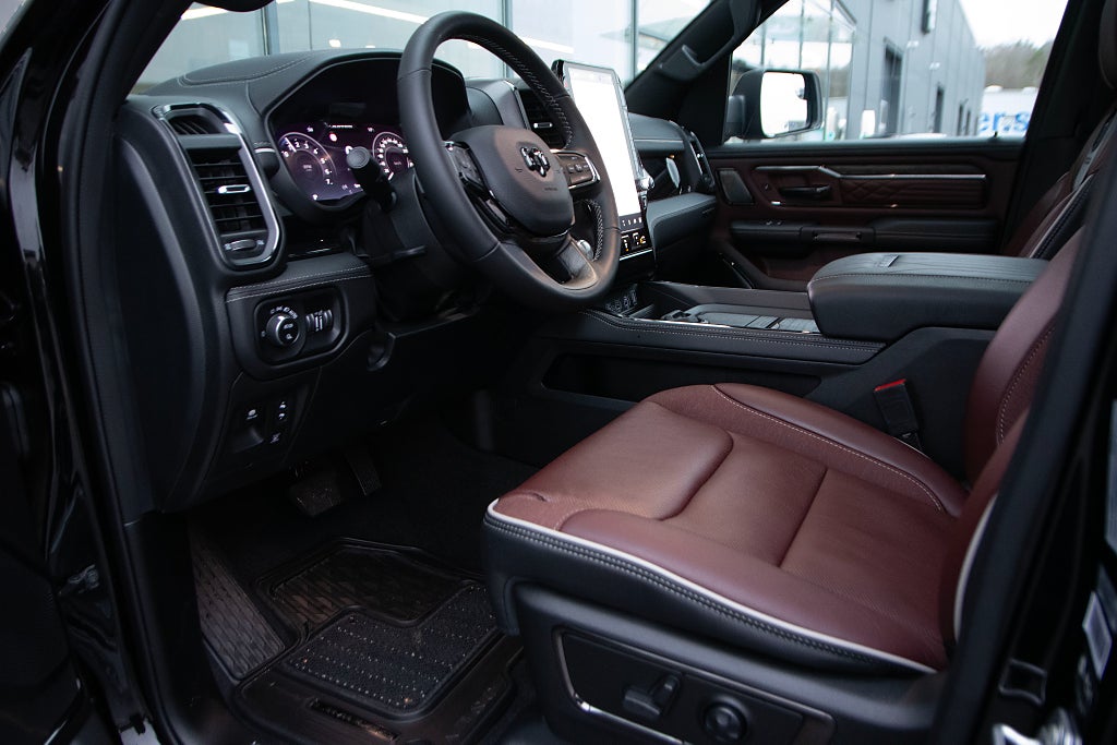 Dodge RAM 1500 Limited Rambox Night 548 hk / Ebony Red Interiör