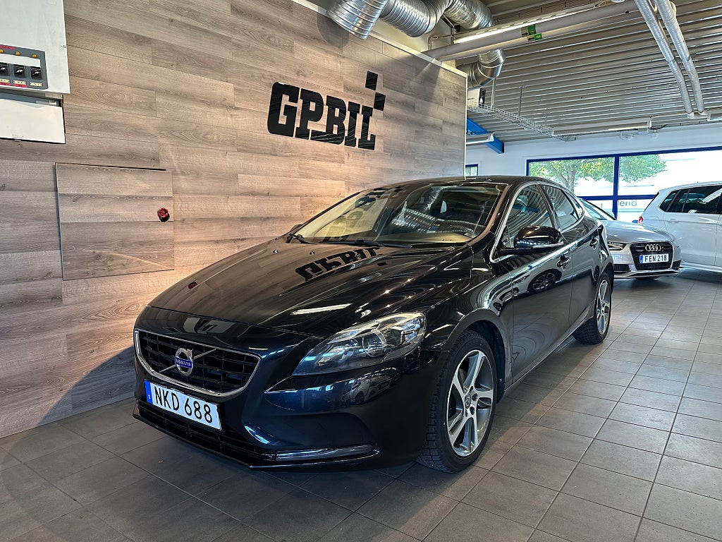 Volvo V40 D2 Momentum 13700mil | VOC | City Safety 