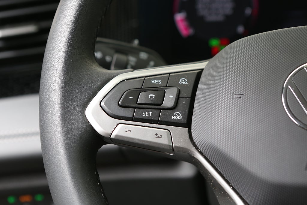 Volkswagen Tiguan 1,5 eTSI 150hk Life Edition Värmare Drag 2025