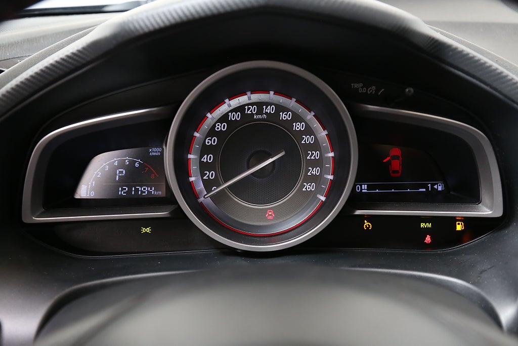 Mazda 3 2,0 SKYACTIV-G 120hk Aut 5D Navi P-sensorer 2013
