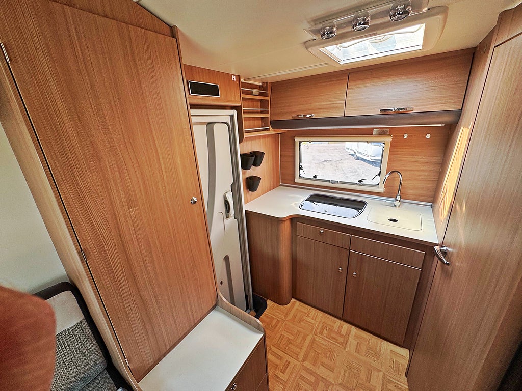 Adria Matrix M 590 SG - 3500kg, Taksäng