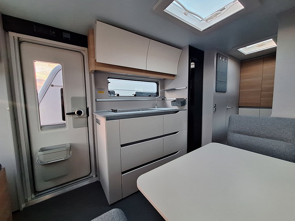 Adria Adora 573 PT Barnkammare: 3 Bäddar, Nytt Tält