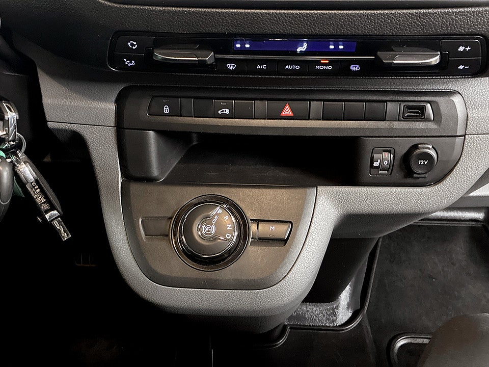 Bild på Peugeot Expert PRO+ 2.0 BHDi 180hk Aut L2 B-KAMERA CARPLAY