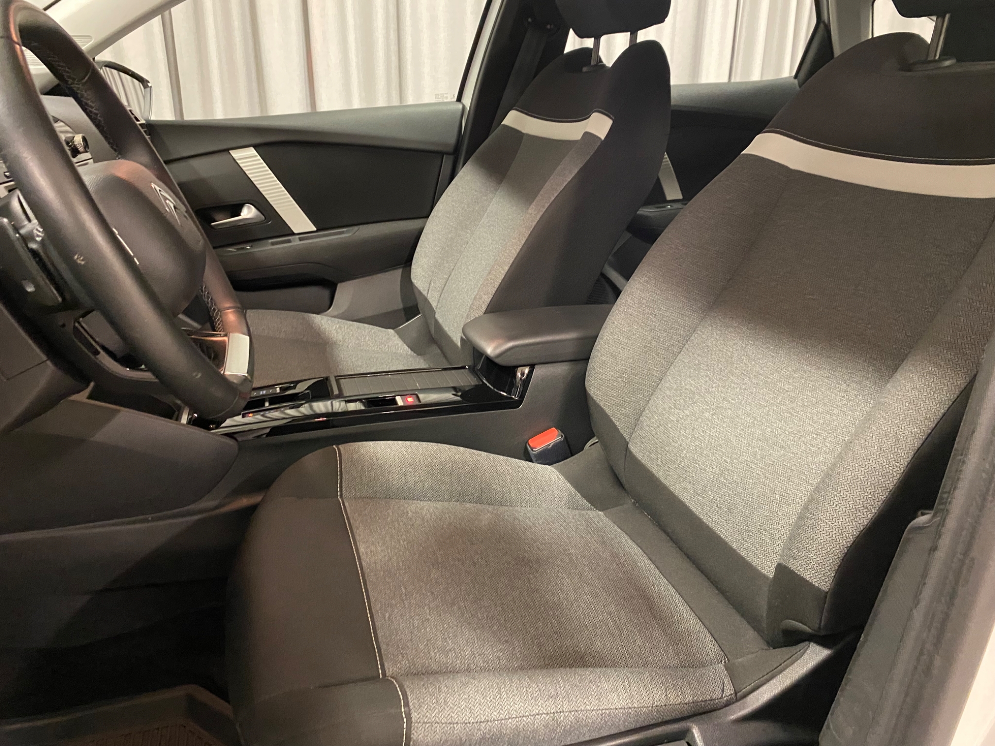 Citroen C4 Feel PureTech 130 AUT 2022, bild 6/49