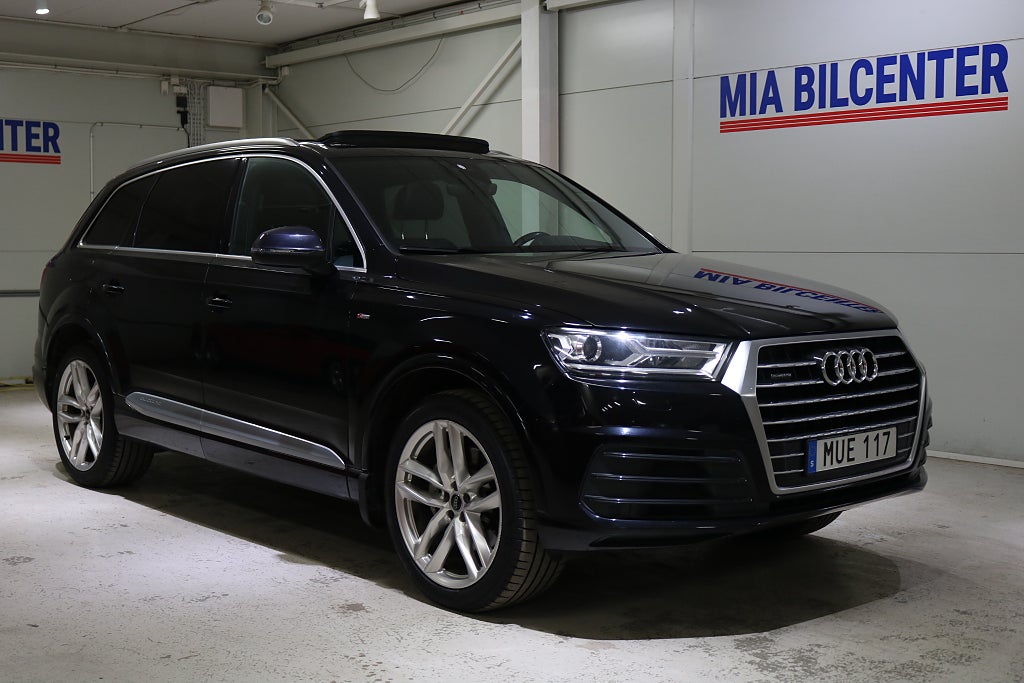 Audi Q7 3.0TDI 4WD 7sits TipTronic S line, Panorama Glas ,Boss 