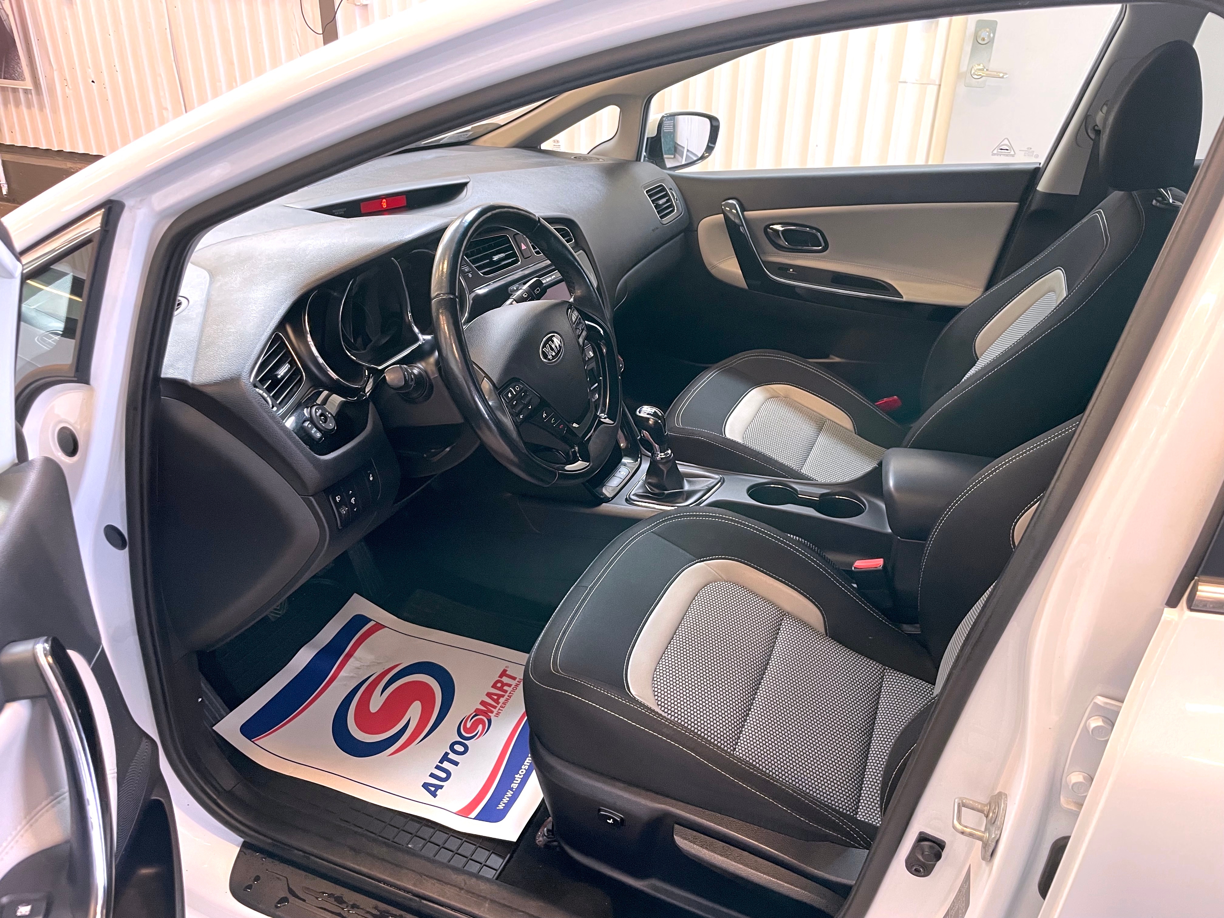 Kia Ceed cee'd_sw 1.6 CRDi 2014, bild 7/39