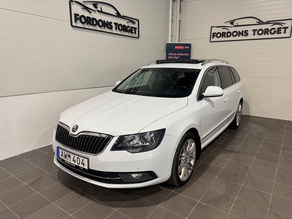 Skoda Superb Kombi 2.0 TDI Elegance Pano|Gps|D-värme på fjärr|Se utr