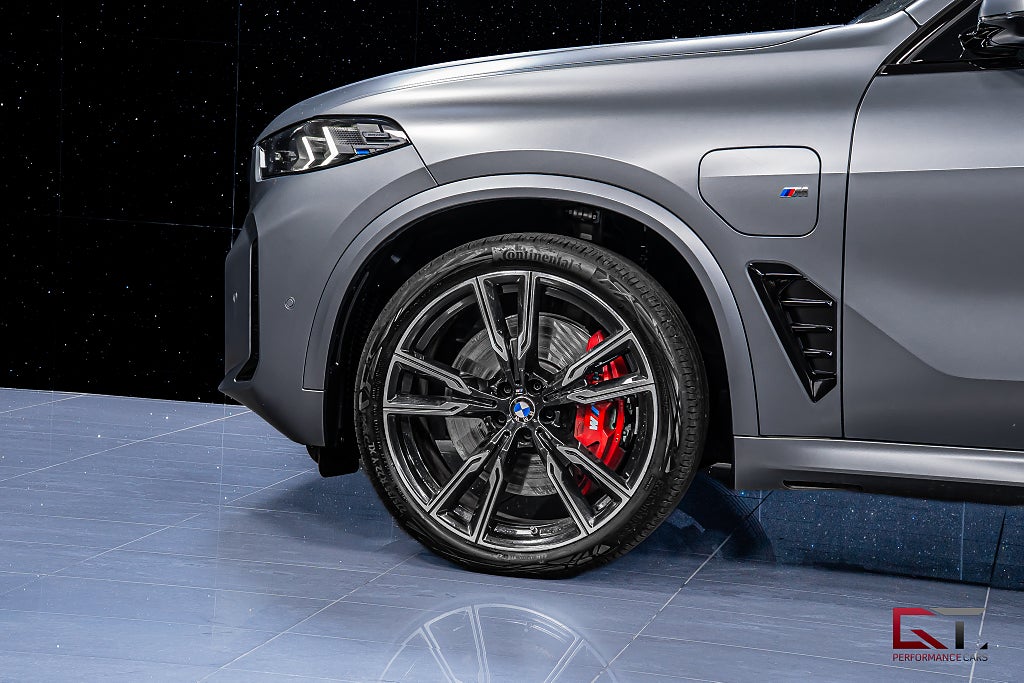 BMW X5 xDrive50e M-Sport Pro 2026 MOMS Frozen B&W Pano Sky 22"