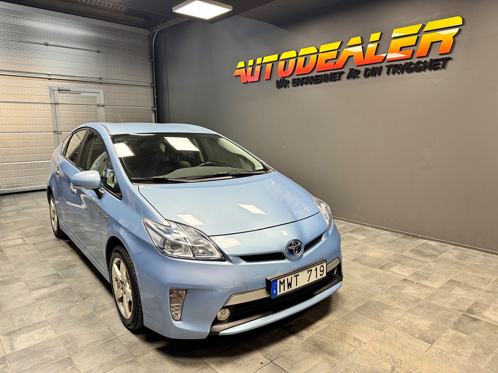 Toyota Prius Plug-in Hybrid 1.8 VVT-i + 3JM Plug-in CVT 136hk