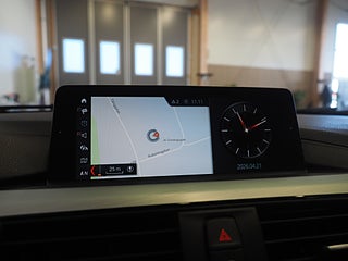 Sedan BMW 330e 19 av 21