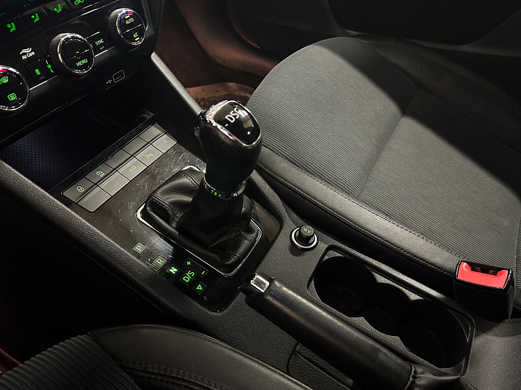 Skoda Octavia Kombi 1.5 TSI Premium Drag P-Värm Navi B-Kam 2019