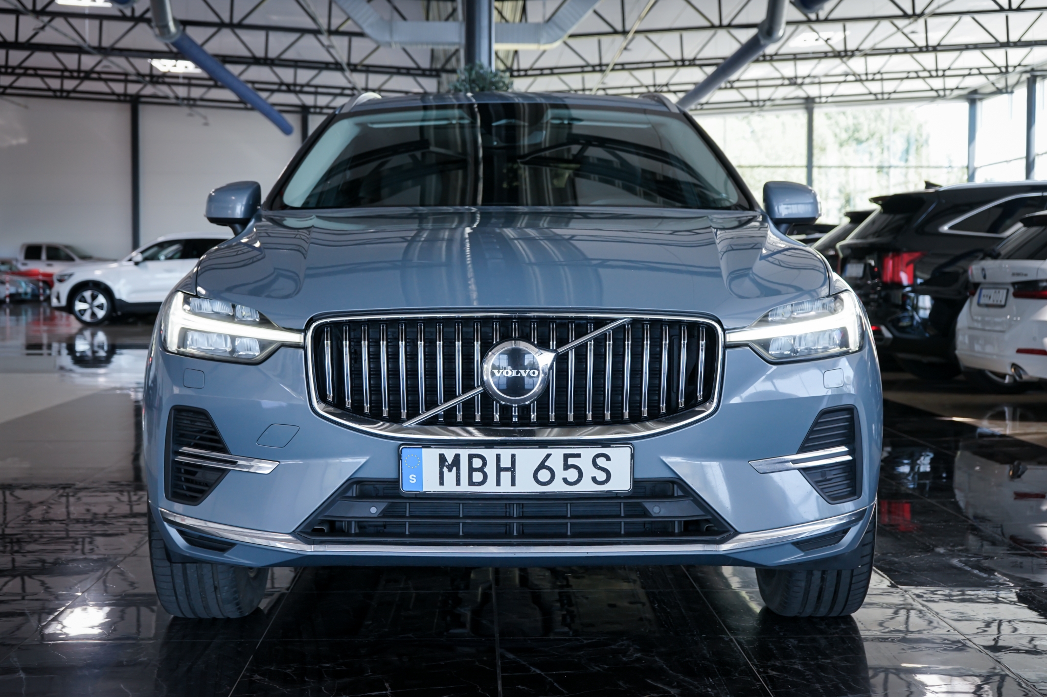 Volvo XC60 2023, photo 2/10