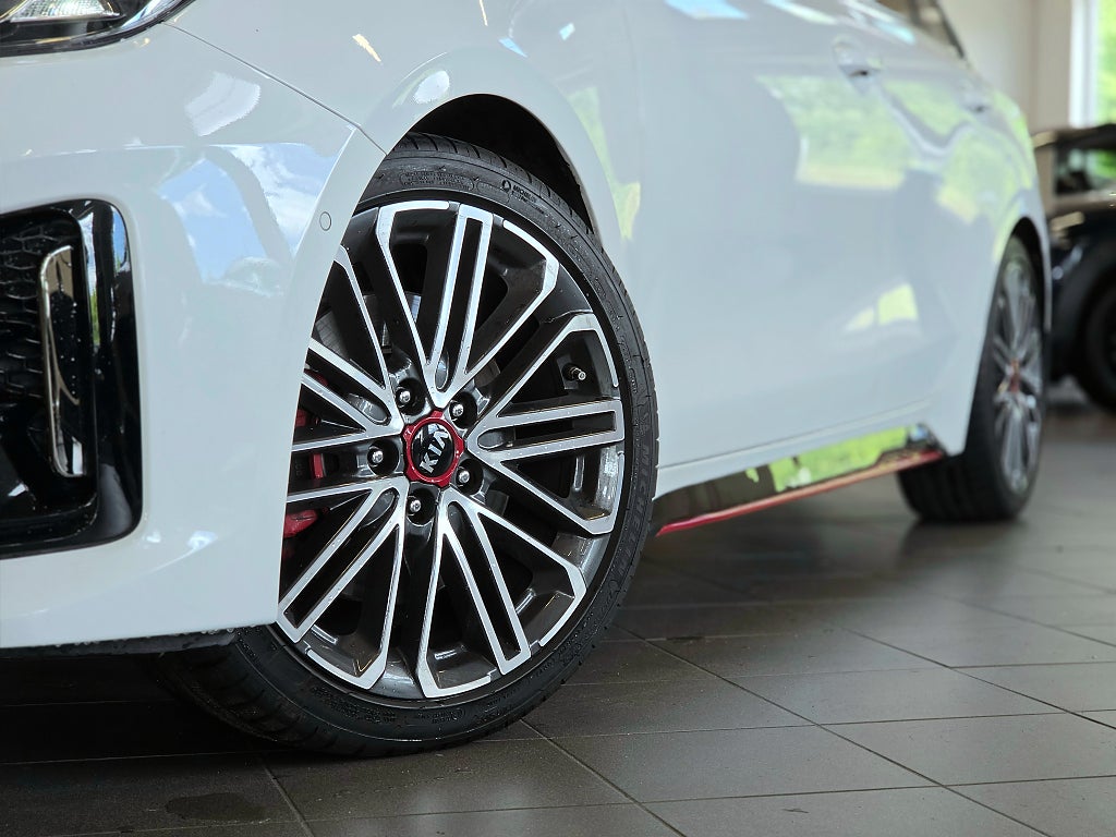Kia ProCee'd GT 1.6 204 HK / Panorama / Drag / 1-ägare / KIA godkänd
