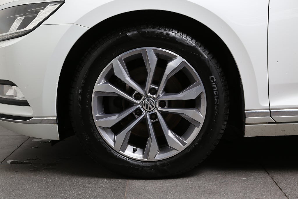 Volkswagen Passat 2,0 TDI 190hk DSG Executive Sportscombi Värmare Drag 2019