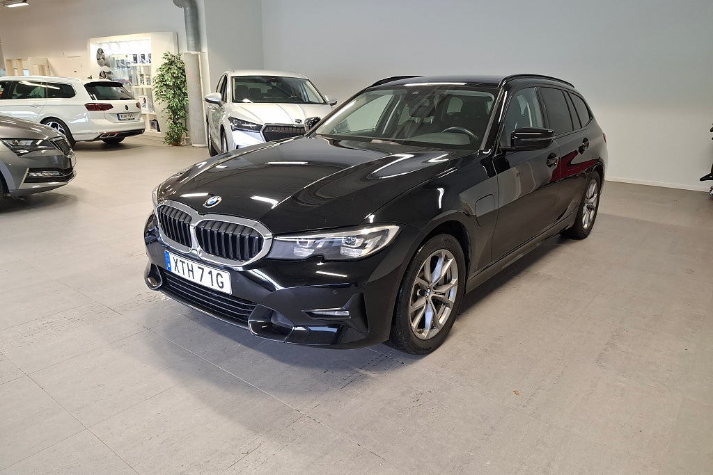 BMW 330e
