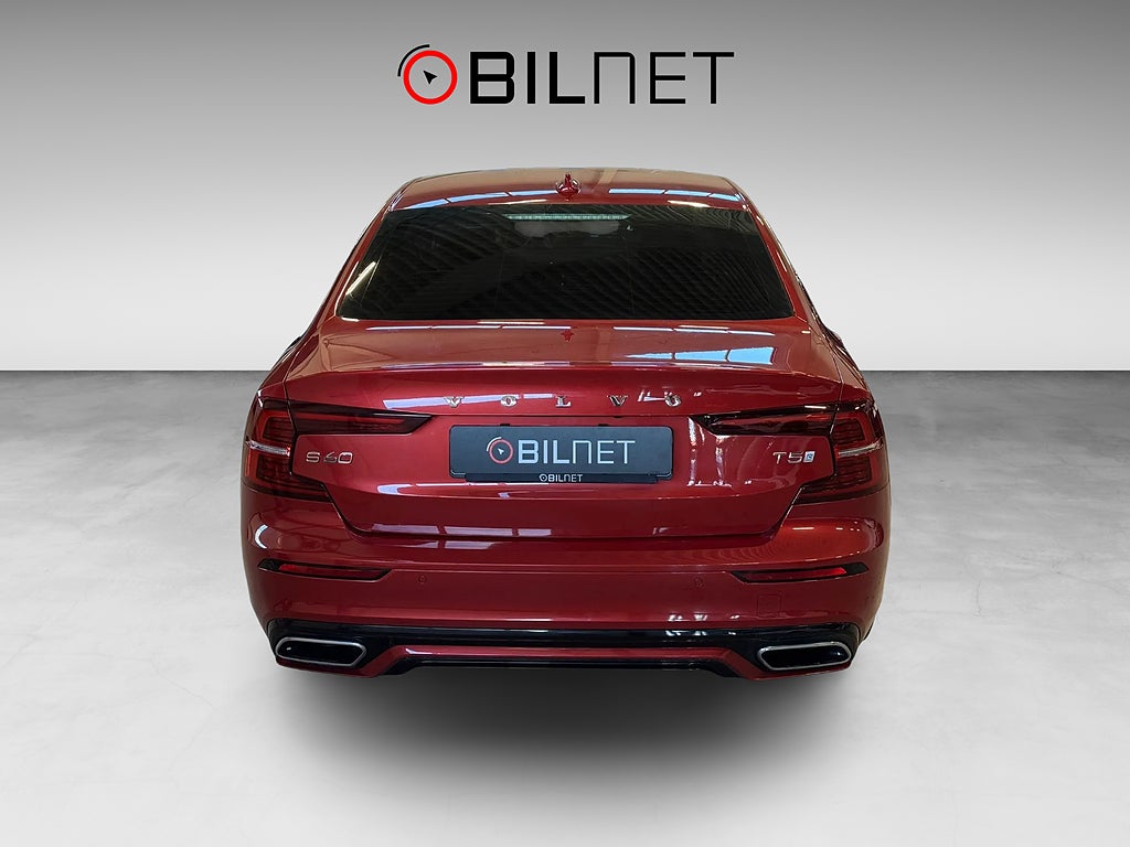 Volvo S60 T5 R-Design *3,99%* 20" R-fälg HUD Värm 360* Kamera H&K