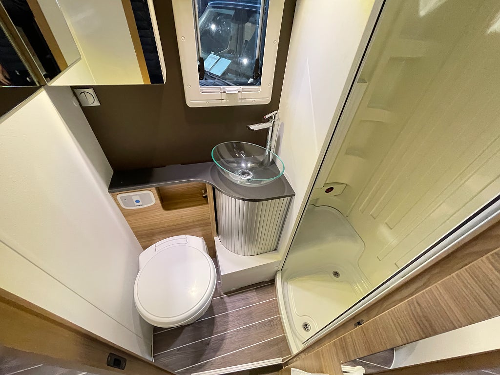 Adria Matrix Supreme 687 SL /ALDE/Solcell/Taksäng/Kedja/5 bältad/  - Adria