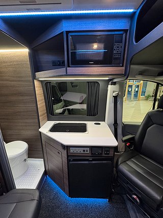 Transportbil - Skåp Volkswagen Crafter 177HK AUT CROSSBUSS 7 av 27