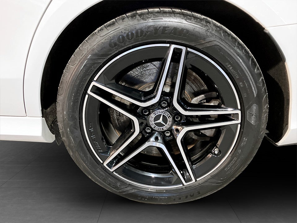 Bild på Mercedes-Benz E300 de 4MATIC AMG Line PHEV 306hk Aut B-KAMERA DRAG CARPLAY