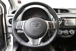 Halvkombi Toyota Yaris 16 av 19