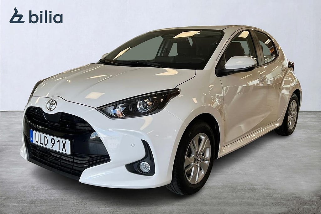 Toyota Yaris Active Komfortpaket P-sensorer Carplay