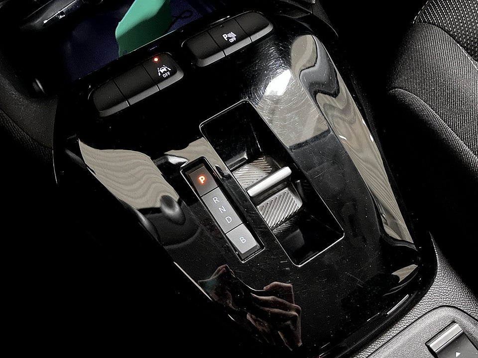 Bild på Opel Corsa-e 50 kWh 136hk Aut Design & Tech B-Kamera Carplay