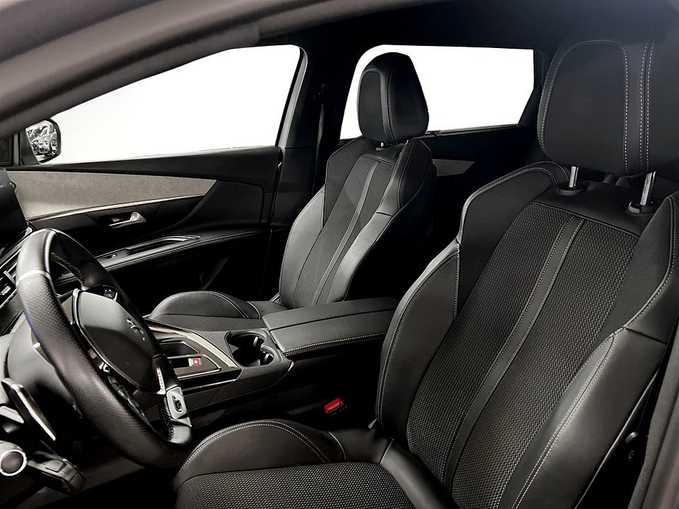 Bild på Peugeot 5008 GT 1.2 PT 130hk Aut 7-SITS B-KAMERA CARPLAY