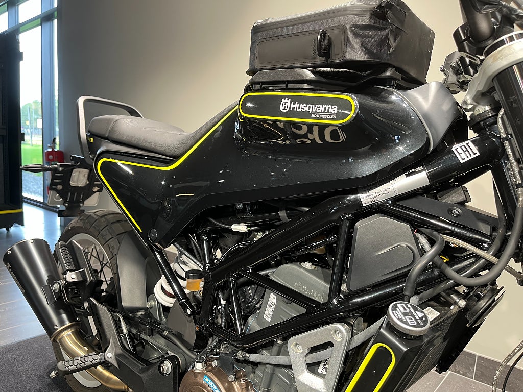 Husqvarna Svartpilen 401/Tankväska/Akrapovic/24mån Räntefritt