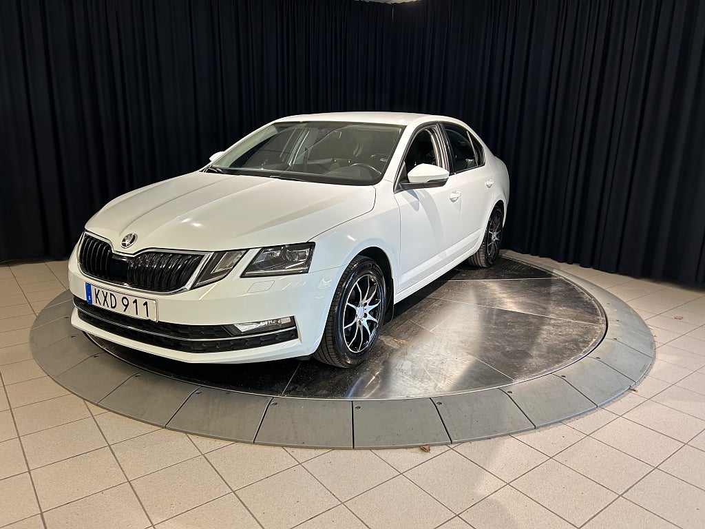 Skoda Octavia 1.5 TSI ACT Style Adap Fart Carplay Värmare EN ÄGARE