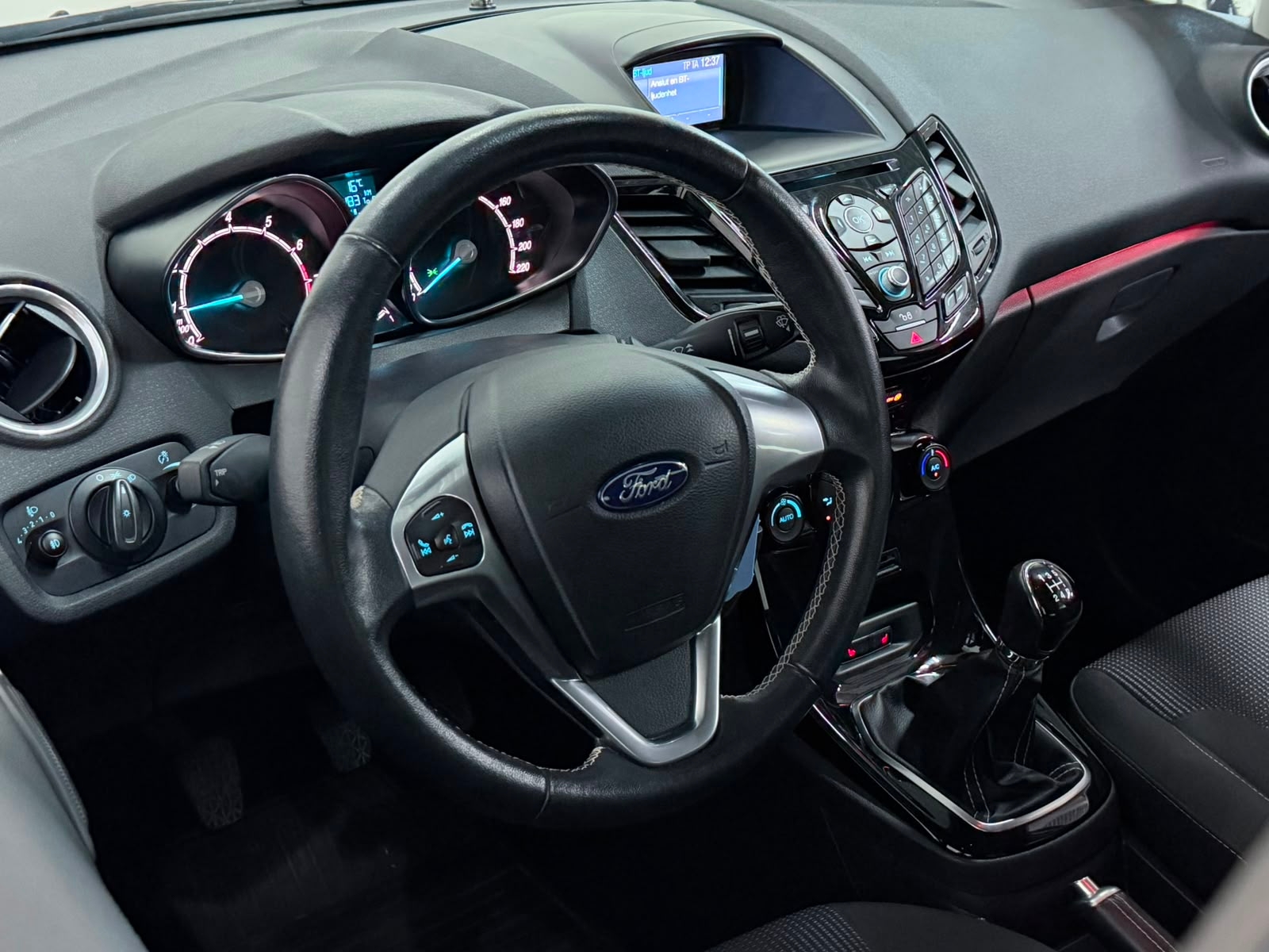 Ford Fiesta 2017, photo 2/54