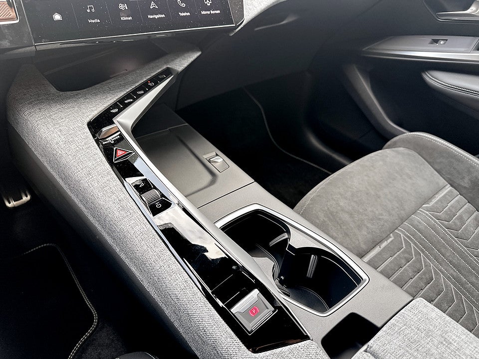 Bild på Peugeot E-3008 GT 214hk Aut - DEMO