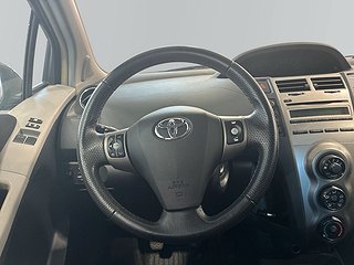 Toyota Yaris 5-dörrar 1.33 Dual VVT-i Värmare S&Vdäck ISOFIX