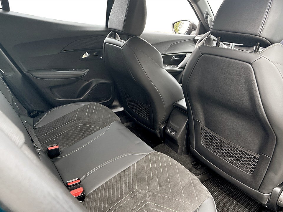 Bild på Peugeot 2008 GT 1.2 PT 130hk Aut B-KAMERA CARPLAY