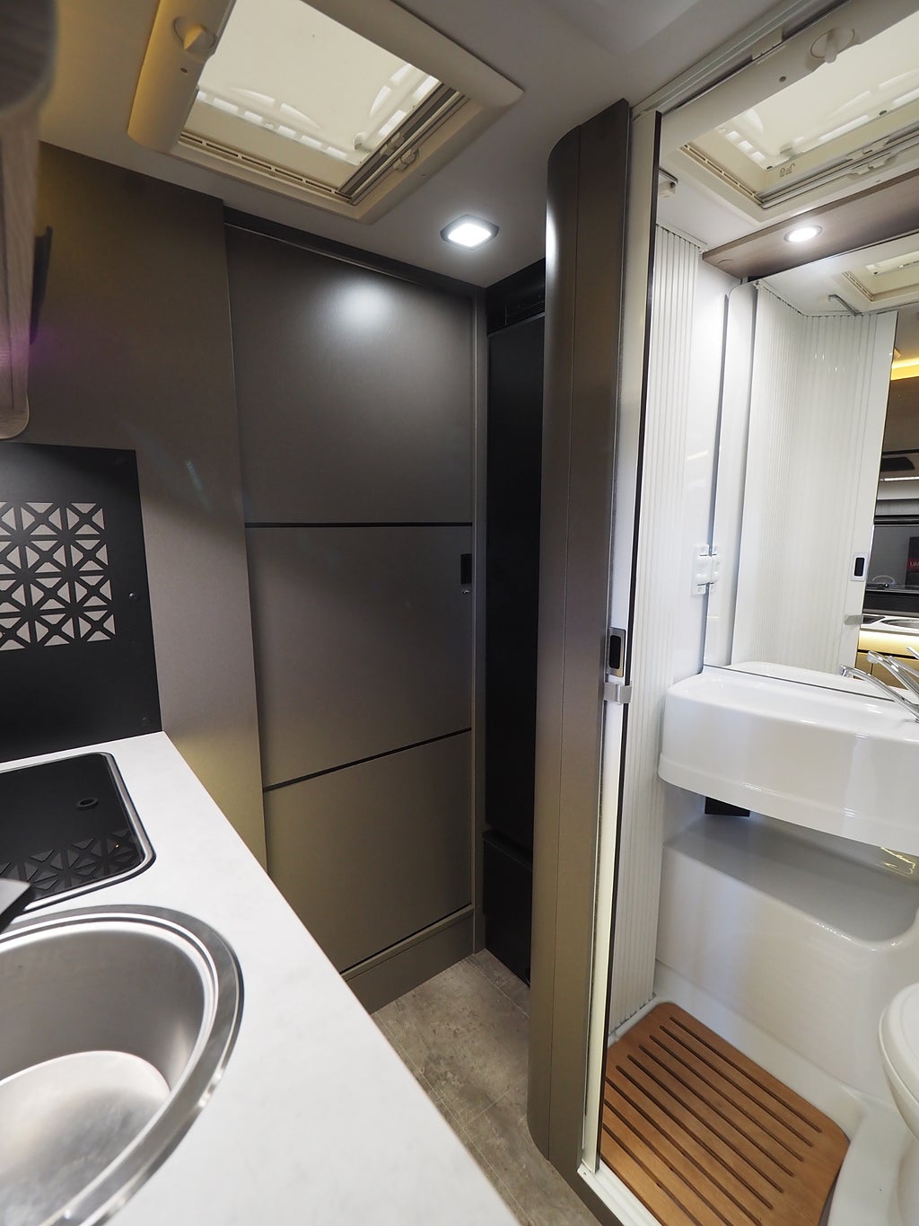 CHALLENGER X250 Markis Taksäng Stort garage AUT