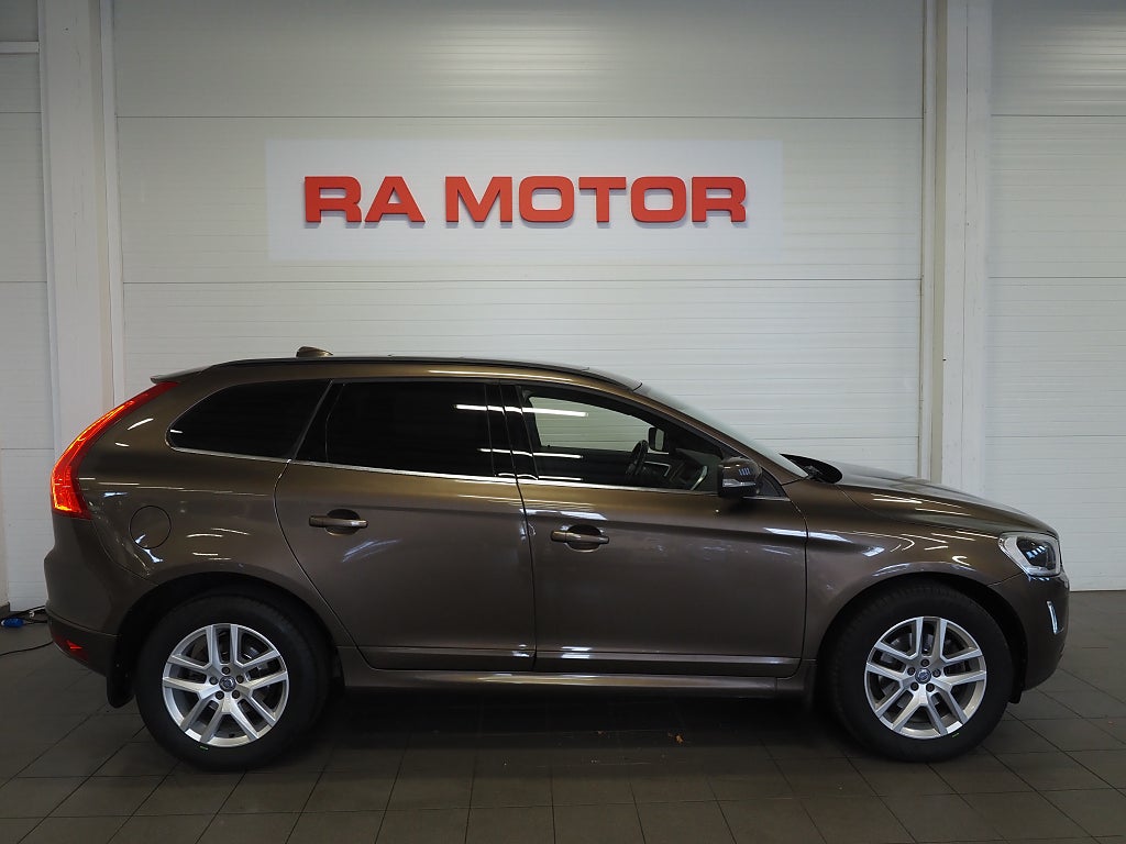 Volvo XC60 D4 AWD 190hk Classic Momentum | Drag | Pano | Kamera | 2017