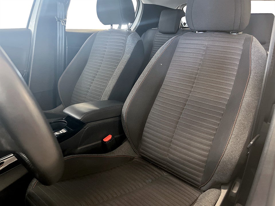 Bild på Peugeot E-208 Active Pack 50kWh 136hk Aut CARPLAY P-SENSORER