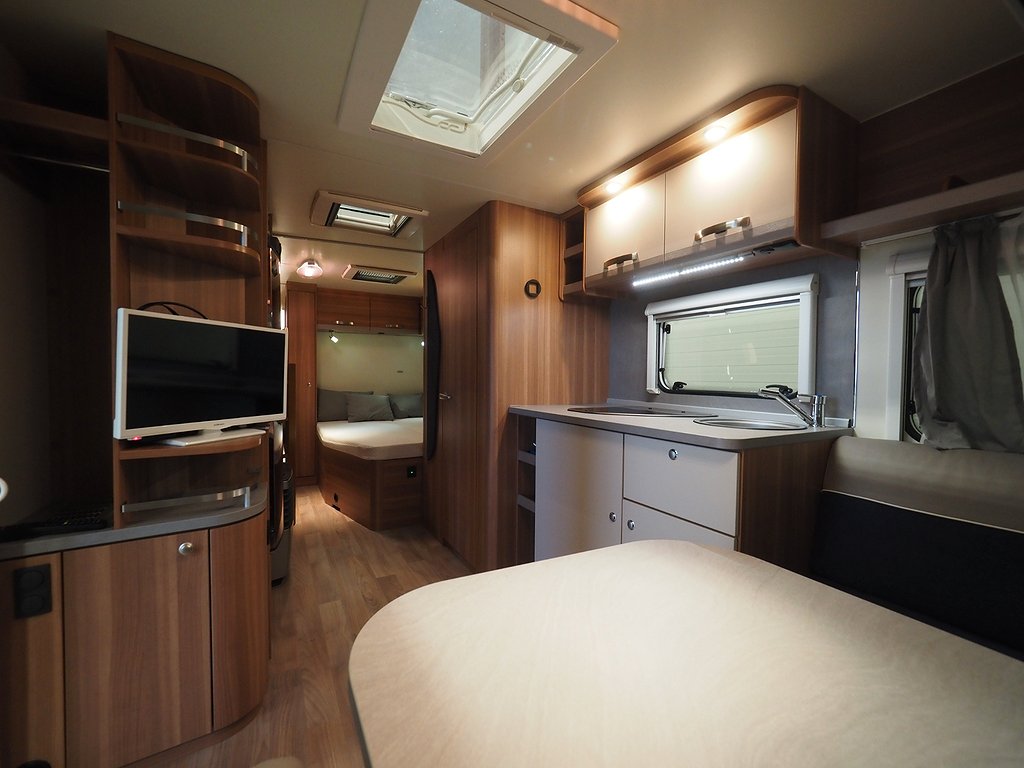 Weinsberg CaraOne 550 UK Påsmarkis Solcell Totalvikt 1700kg 2016