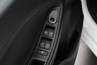 Halvkombi Hyundai i20 11 av 24