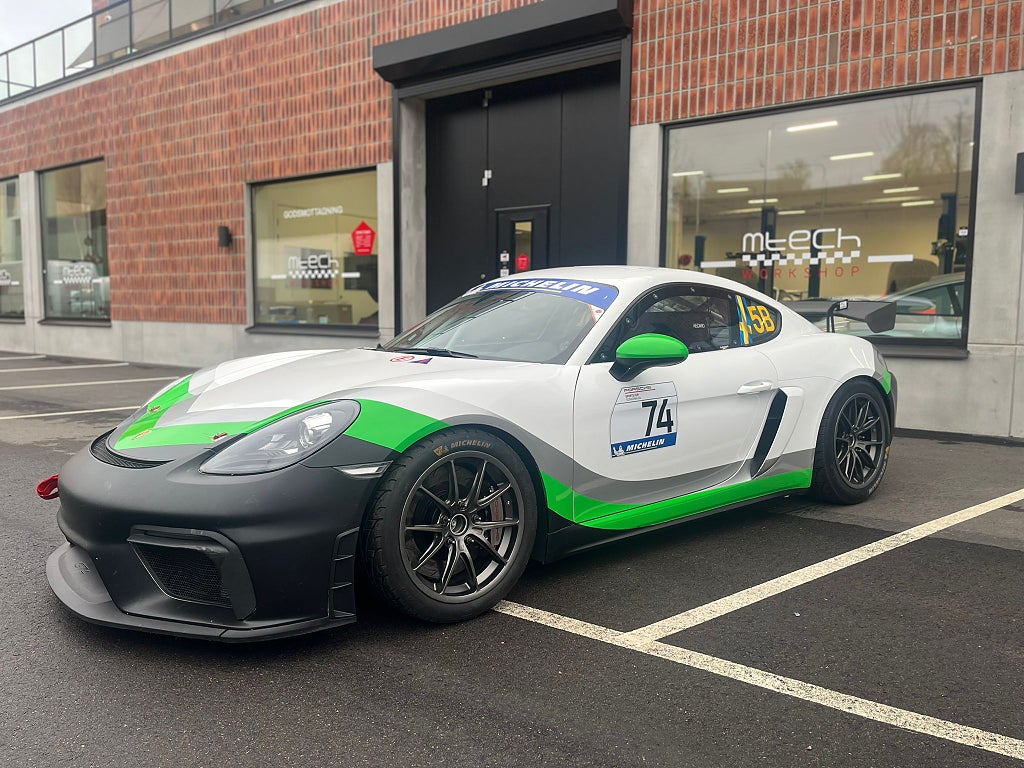 Porsche 718 Cayman GT4 Clubsport Competition