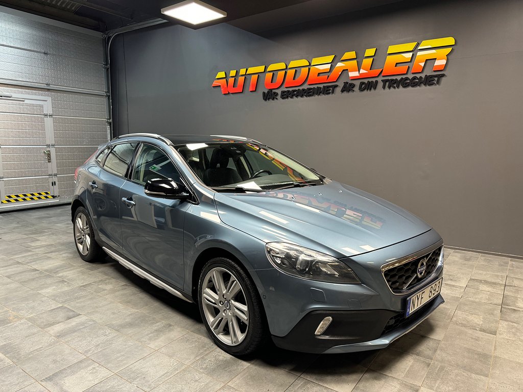 Volvo V40 Cross Country D3 Momentum,Panorama (150 HK)