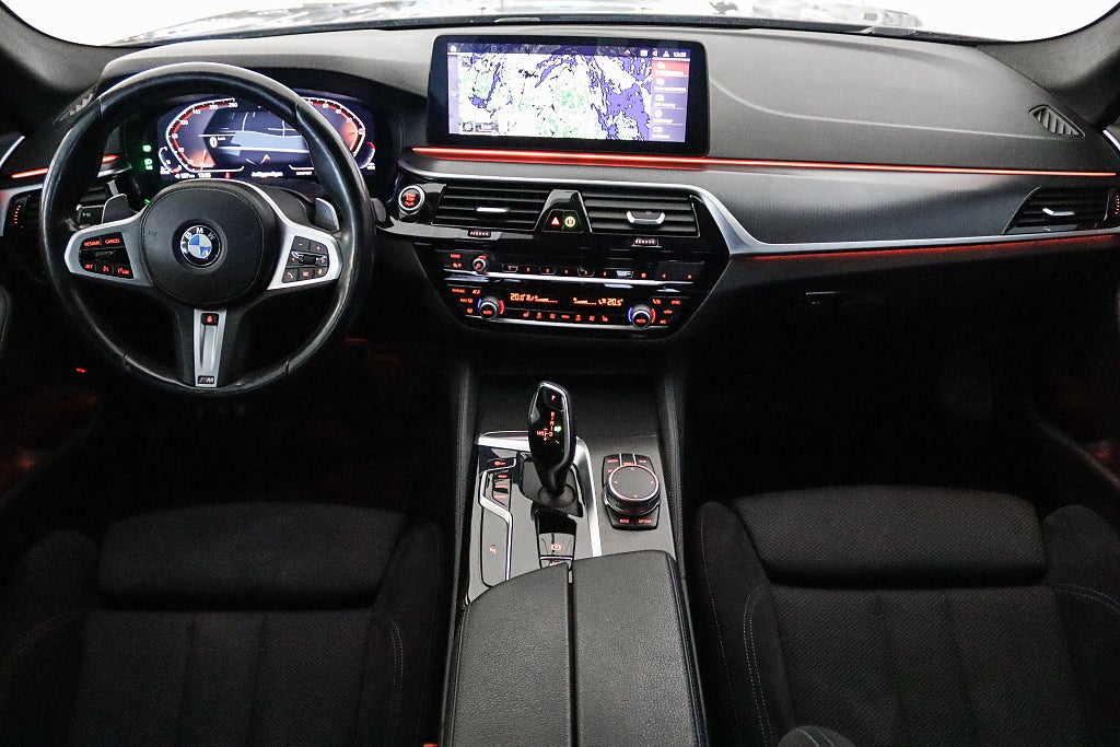 BMW 520 d xDrive Sedan M Sport Cockpit HiFi Drag Värmare