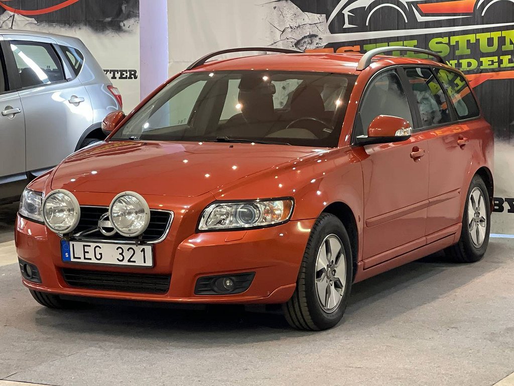 Volvo V50 D2 MOMENTUM DRAG NY BESIKTAD NY SERVAD