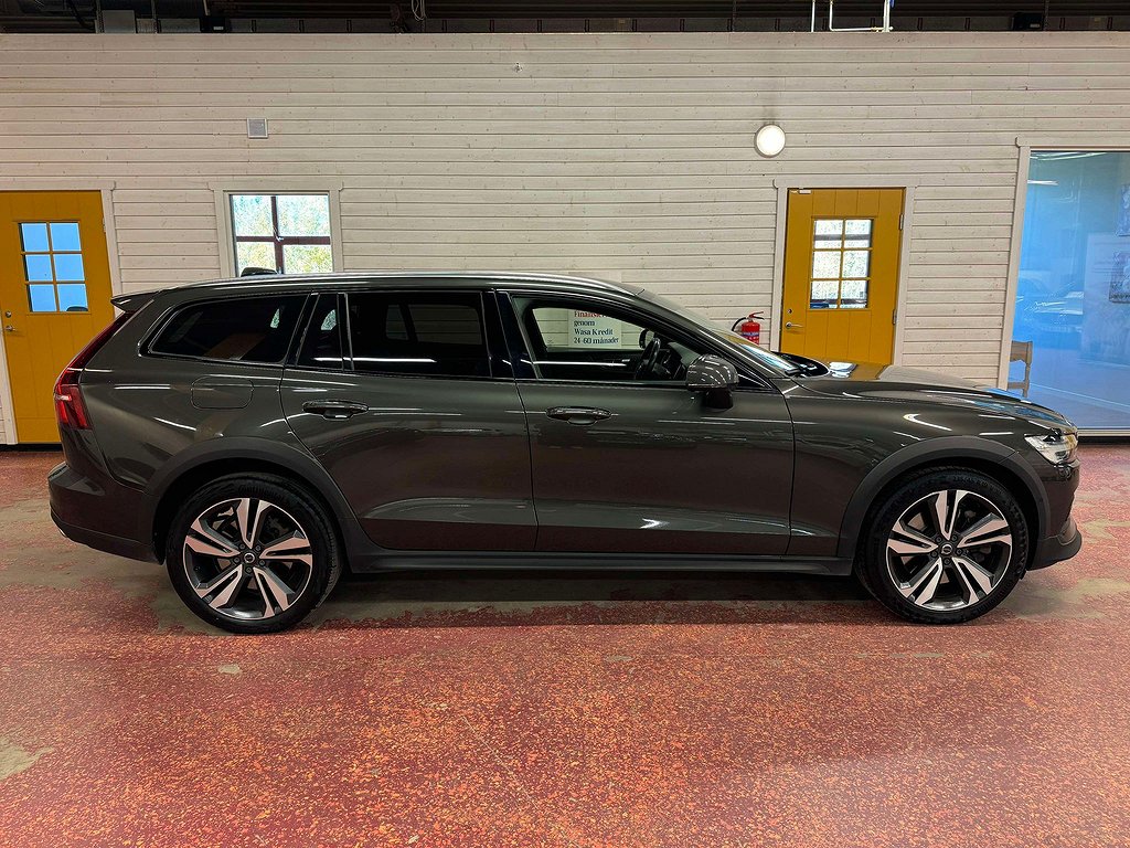 Volvo V60 Cross Country B4 AWD Momentum/MOMS/Drag 