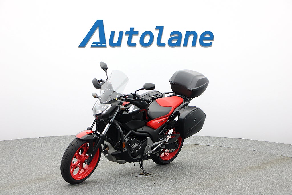 Honda NC750S DCT *Nyservad Nya Däck Väskor