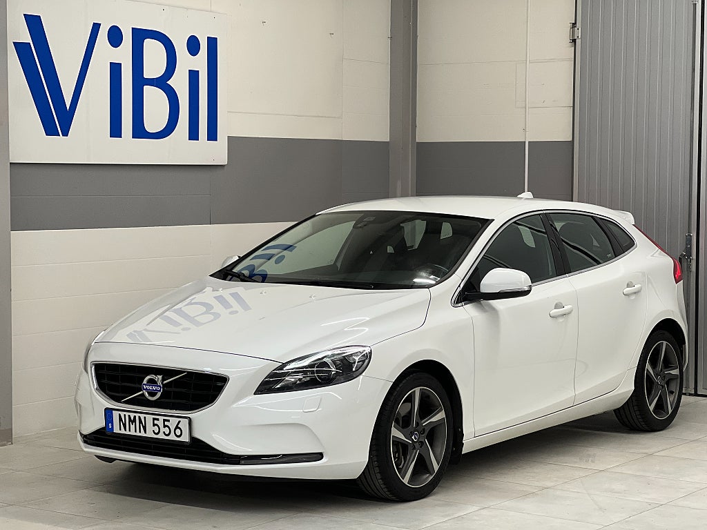 Volvo V40 D3 Momentum DRAGKROK/VÄRMARE/P-SENSOR/NYSERVAD