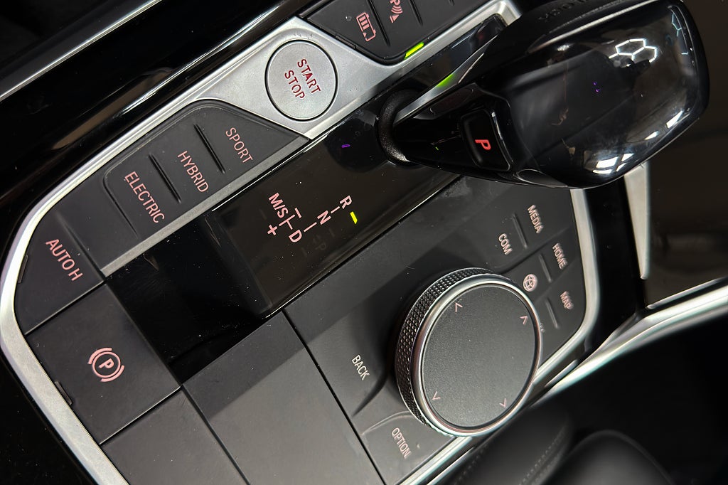 BMW 330e Touring|Drag|Värmare|CarPlay|B-kamera|Cockpit|XtraBoost