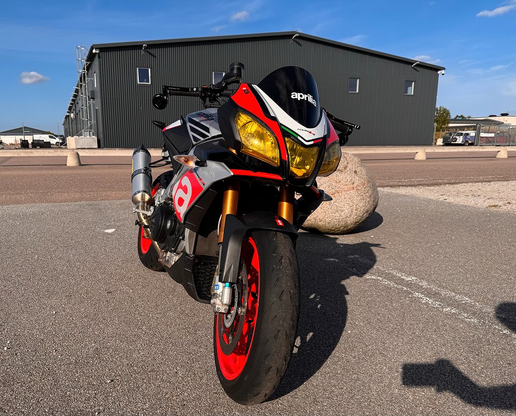 Aprilia V4 Factory 1100 Nya däck Bridgestone S21