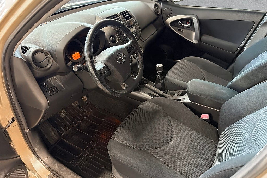 Toyota RAV4 2.0 VVT-i 4x4 2-Ägare Dragkrok Fullservad Välvårdad